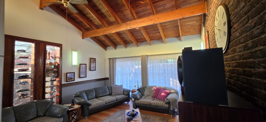 5 Bedroom Property for Sale in Wilkoppies North West